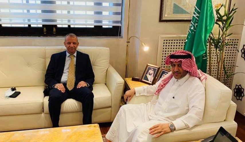 سفير سعودي بالجزائر يحذف صور لقائه بقيادي اخواني