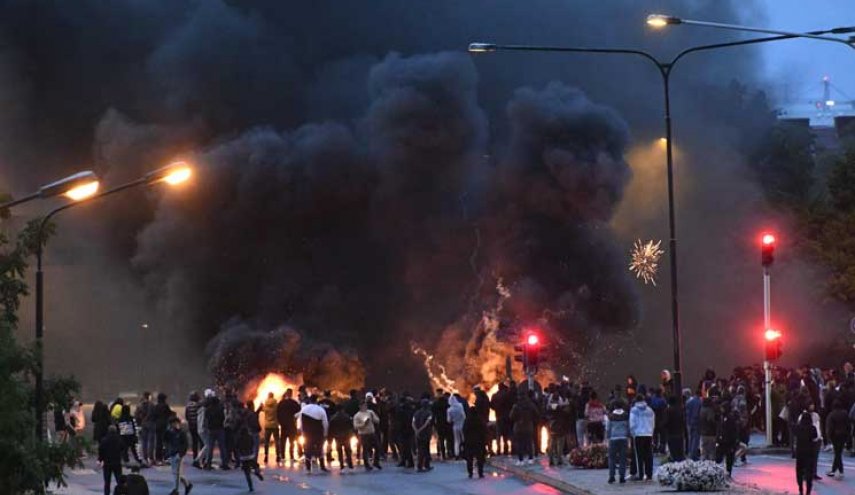 تظاهرة غاضبة في مدينة مالمو السويدية بعد إساءة للقران الكريم 