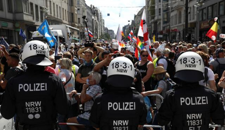 حمله پلیس آلمان به معترضان و بازداشت ۳۰۰ نفر