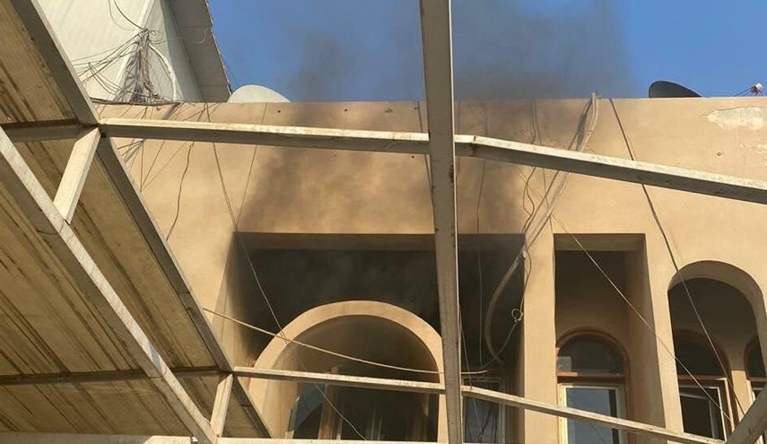 دفتر شبکه تلویزیونی هتاک عراقی به آتش کشیده شد + عکس