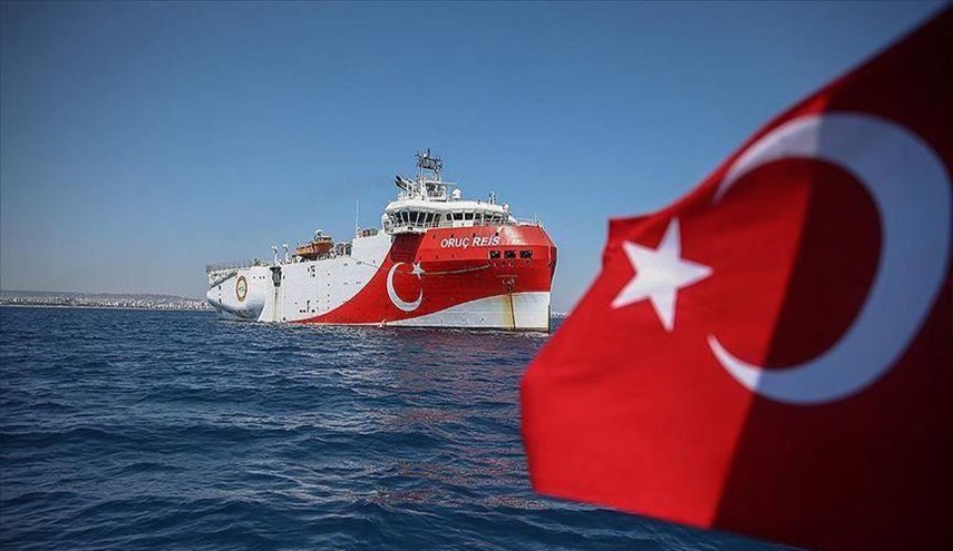تركيا تمدد مهام سفينة 