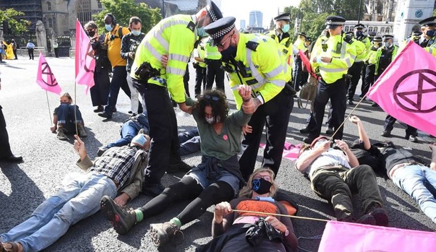 دور جدید تظاهرات فلج کننده در لندن/ پلیس انگلیس ۹۰ فعال محیط زیست را دستگیر کرد