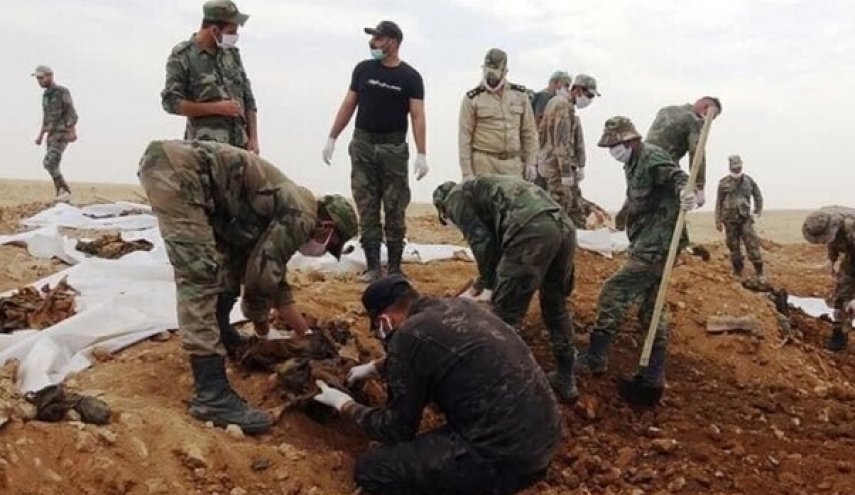 العثور على مقبرة جماعية تضم 57 جثة لجنود سوريين 