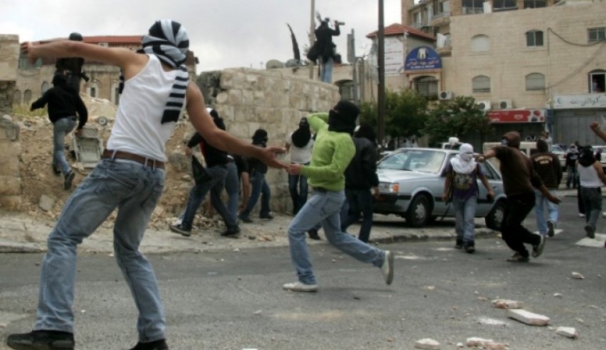 جوانان فلسطینی با مهاجمان صهیونیست درگیر شدند