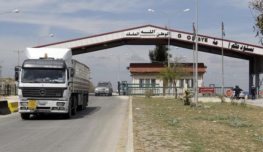 الأردن يسمح بعبور الشاحنات السورية العالقة بين منفذي نصيب وجابر بشروط