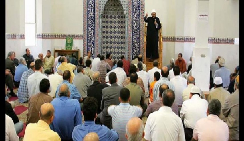 وزير أوقاف مصر يعاقب إمام مسجد تجاوز المدة المحددة لخطبة الجمعة
