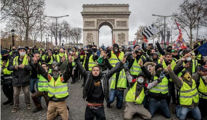 شرطة باريس تحظر احتجاجات السترات الصفراء 