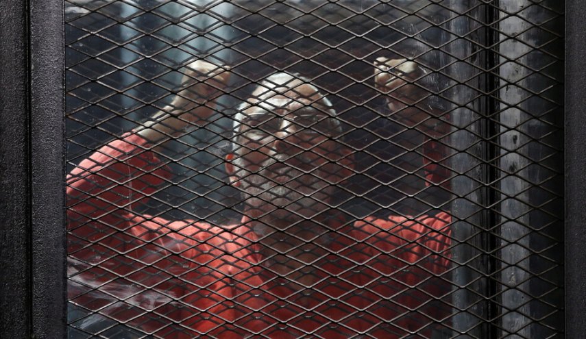 مصر تصدر احكاما بالسجن المؤبد على قادة للاخوان المسلمين