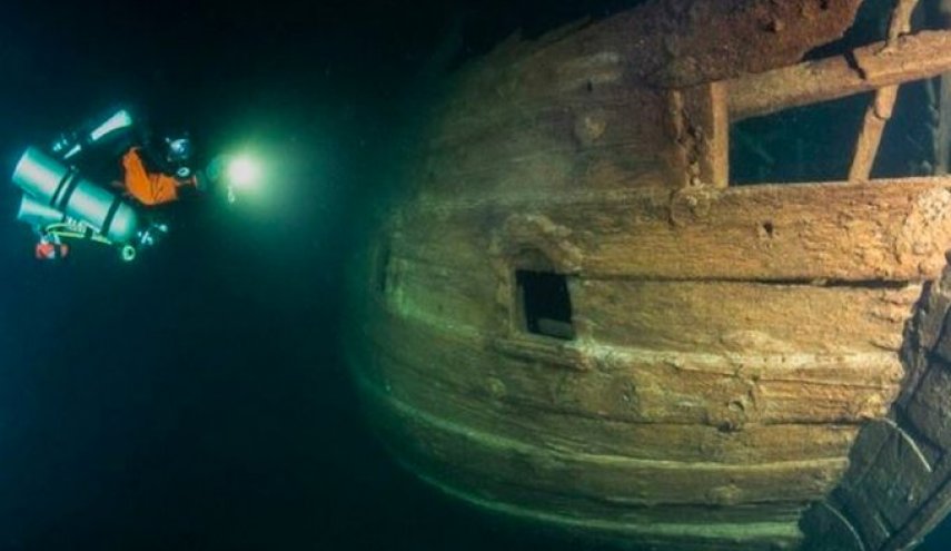 اكتشاف 'سفينة' غامضة بحالة ممتازة رغم بقائها 400 عام تحت الماء!