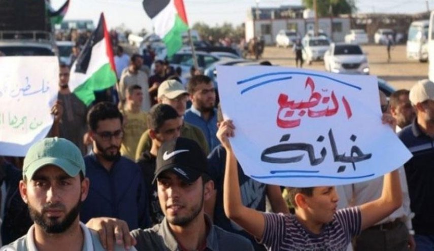 الغضب الشعبي يعم مختلف المناطق الفلسطينية استنكاراً لاتفاق التطبيع