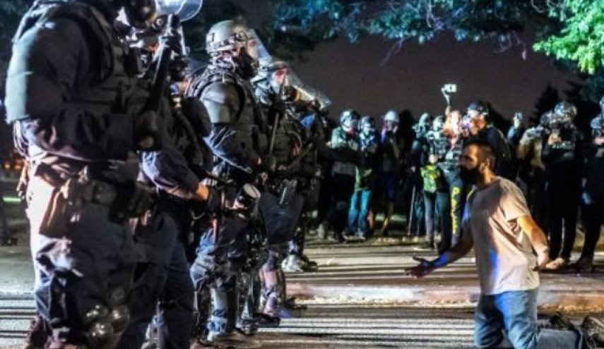 دولت ترامپ مقامات پورتلند را برای سرکوب بیشتر معترضان تحت فشار قرار داد