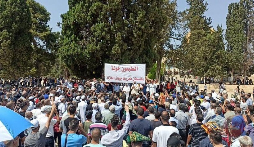 هزاران فلسطینی نماز جمعه را در مسجد الاقصی اقامه کردند