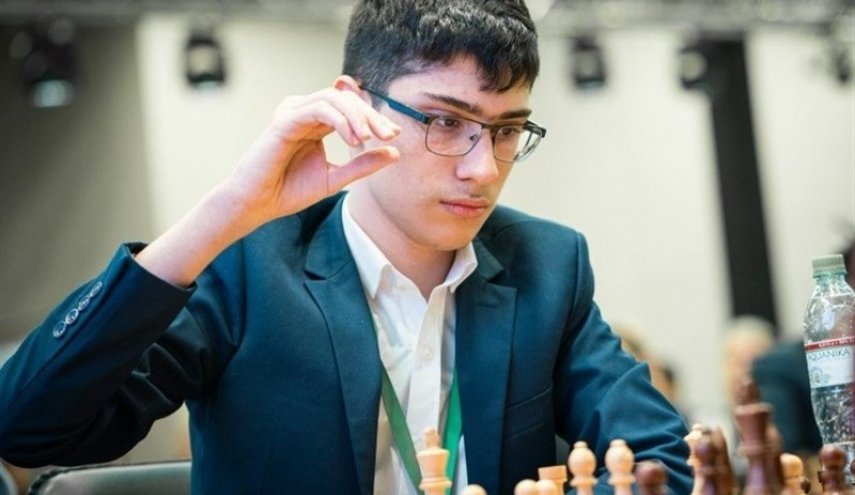 هزيمة بطل العالم في لعبة الشطرنج على يد 'فتى إيراني'