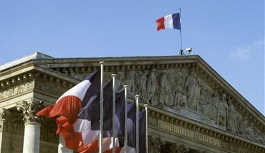 فرنسا تحذر من انهيار لبنان إذا لم يشكل حكومة جديدة
