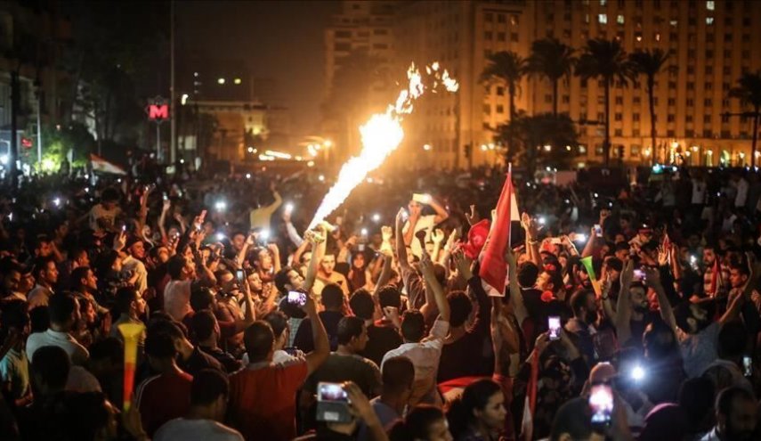 مواقع التواصل المصرية تدعم المتظاهرين في الشارع