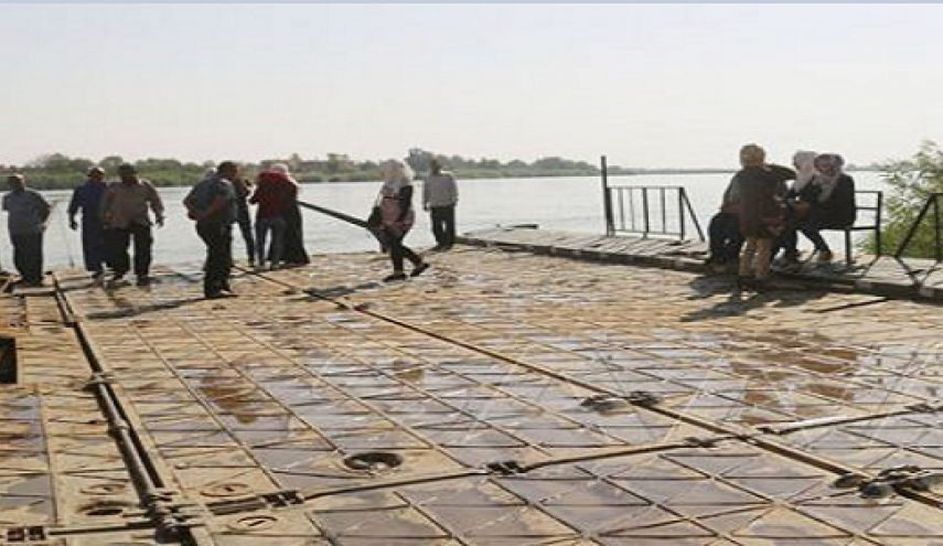 افتتاح جسر عائم يربط ضفتي نهر الفرات في دير الزور