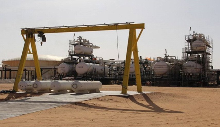 بدء شحن النفط من موانئ ليبية بعد رفع القوة القاهرة