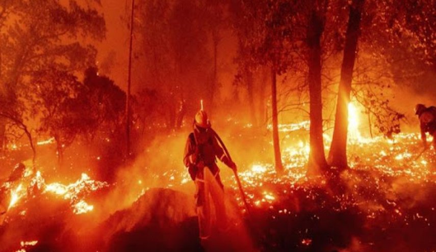 اخلاء مئات المنازل بعد اجتياح حرائق الغابات لولاية كاليفورنيا