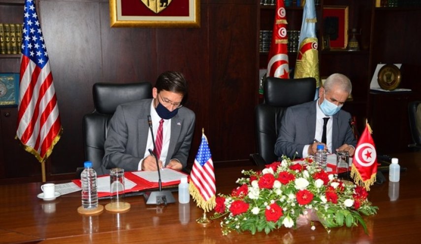  إسبر يوقع اتفاق تعاون عسكري مع تونس