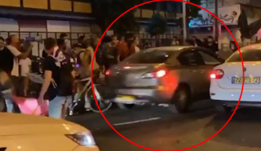 یک صهیونیست افراطی معترضان در تل آویو را با خودرو زیر گرفت