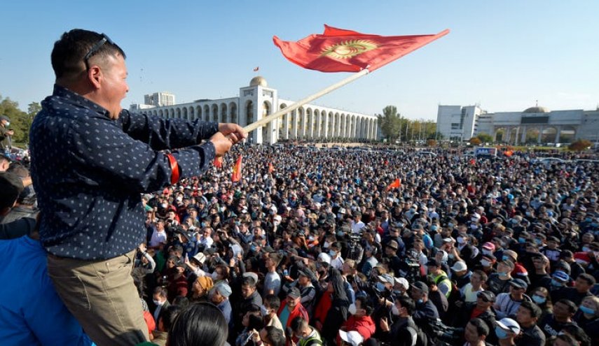 قرغيزستان.. تظاهرات للمطالبة بتنحي الرئيس
