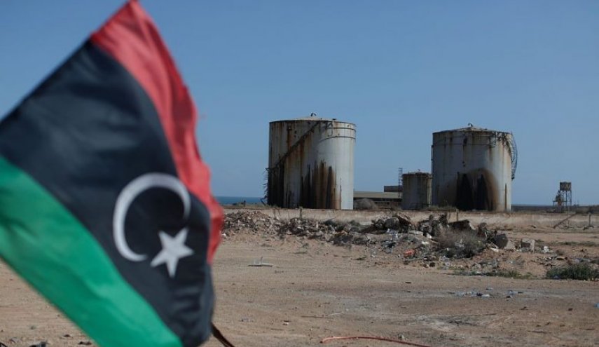 ليبيا تخسر نصف إنتاجها من النفط بسبب الانقسامات السياسية