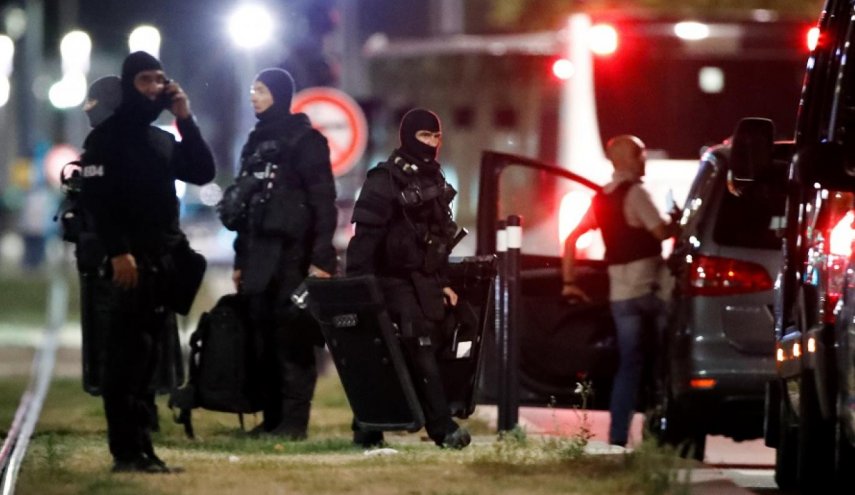 مسلحون يهاجمون مركز شرطة في فرنسا للانتقام