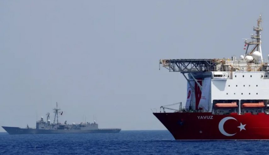 تركيا ترسل سفينة لشرق المتوسط واحتمال تجدد التوترات مع اليونان
