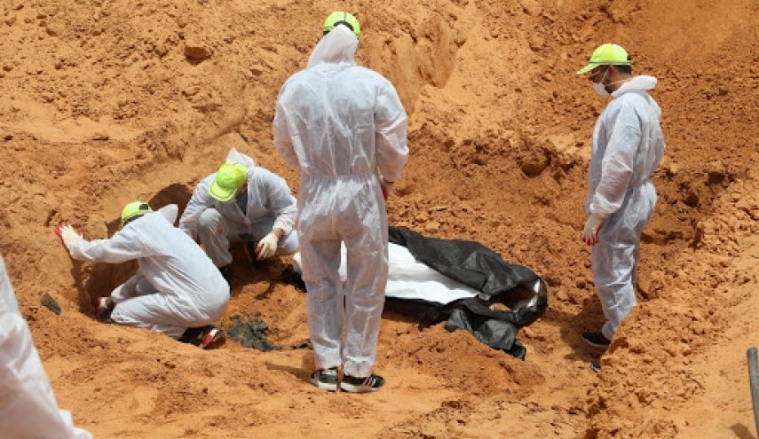 ليبيا..اكتشاف مقابر جماعية وانتشال الجثث في ترهونة