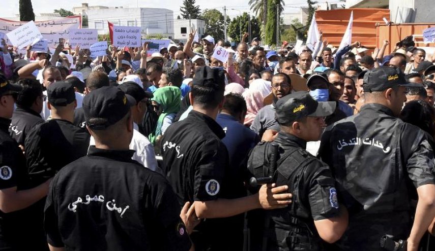 غضب في تونس بسبب وفاة رجل عقب هدم السلطات كشكاً كان نائماً فيه