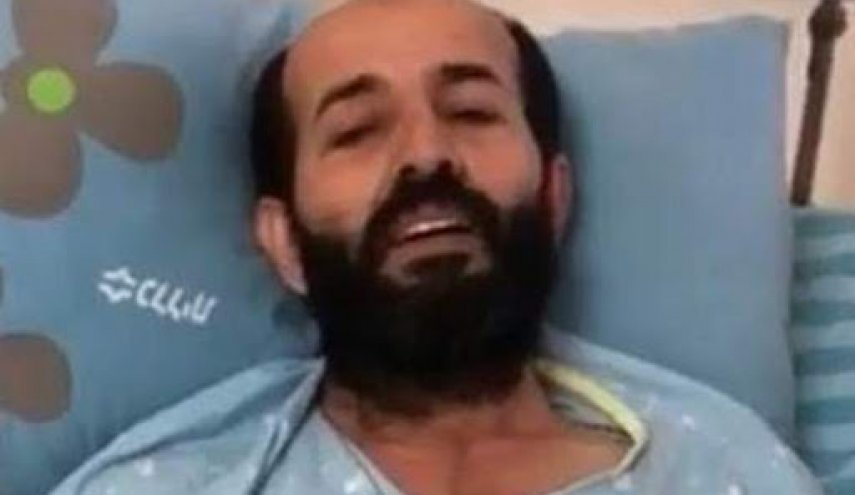 الأخرس يطالب بعلاجه في مستشفى فلسطيني
