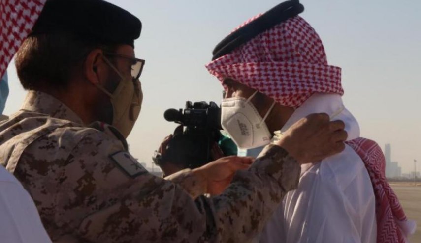 تحالف العدوان:وصول 15 أسيرا سعوديا و4 سودانيين إلى الرياض