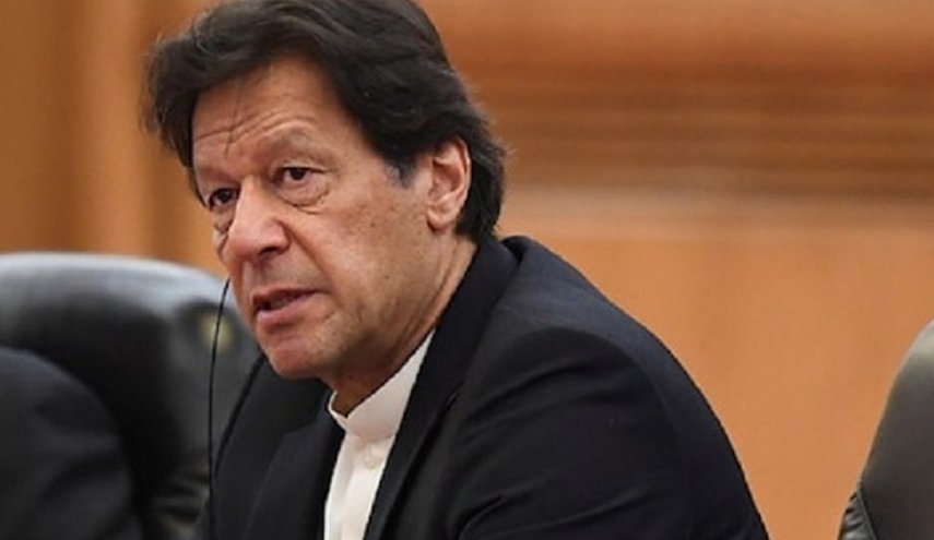 عمران خان يتعهد بجلب نواز شريف إلى باكستان