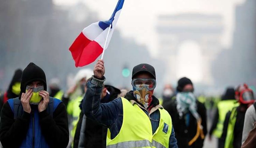 باريس.. احتجاجات مطالبة بمنح إقامات للمهاجرين وتسوية أوضاعهم
