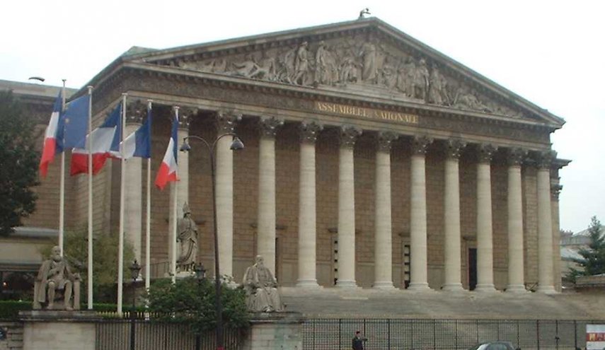 دستگیری 4 دانش آموز در ارتباط با قتل معلم فرانسوی
