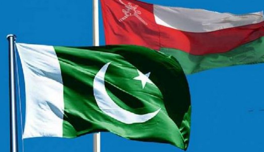 عمان وباكستان توقعان مذكرة تفاهم لتعزيز تعاونهما العسكري