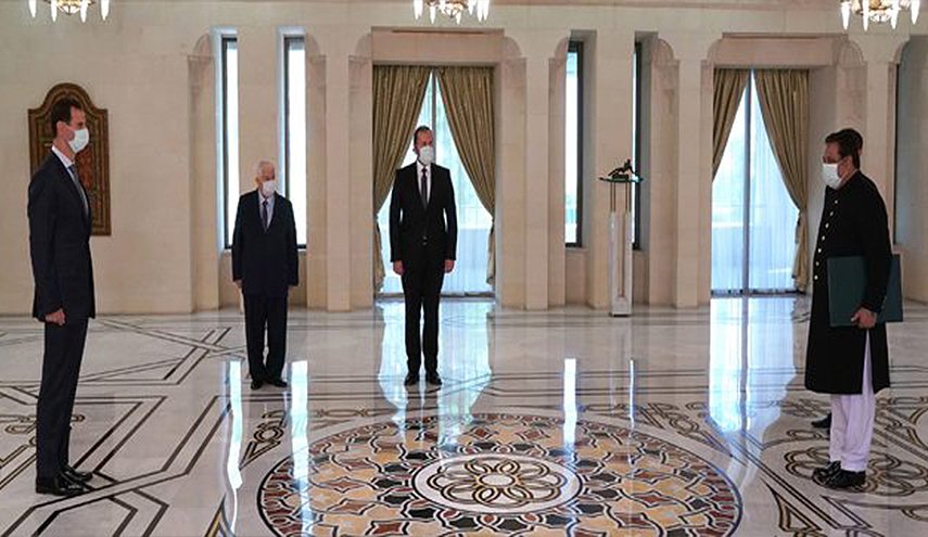 الرئيس الأسد يتقبل أوراق اعتماد سفيرين جديدين بدمشق أحدهما عربي