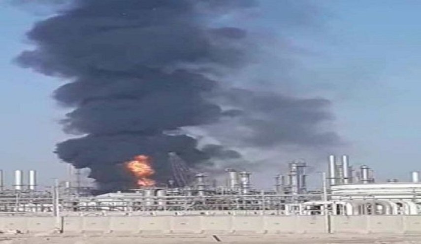 اندلاع حريق بمجمع بتروكيمياويات بميناء الامام الخميني جنوبي ايران