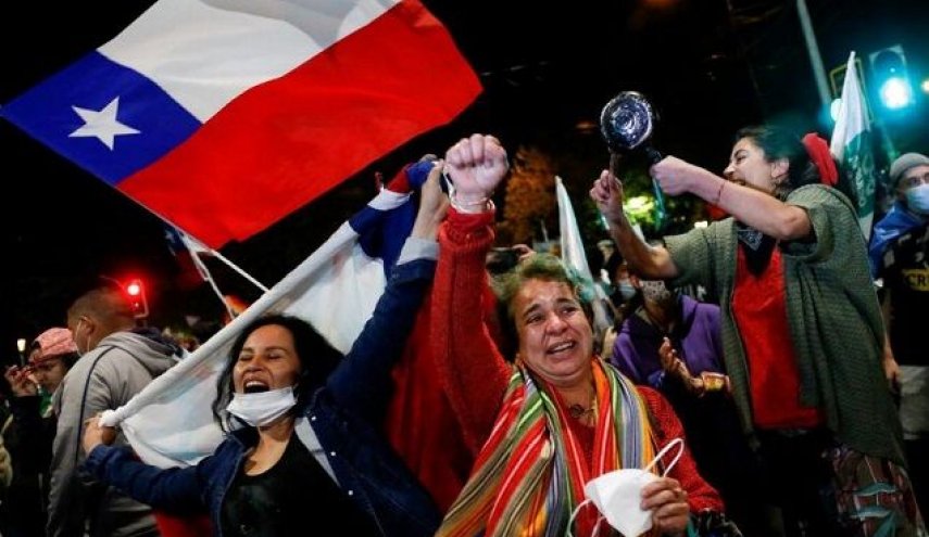 رأی مثبت مردم شیلی به تغییر قانون اساسی دوران ژنرال پینوشه