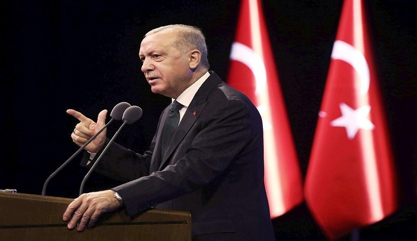 أردوغان يهاجم ميركل ويدعو العالم لنصرة المسلمين في أوروبا
