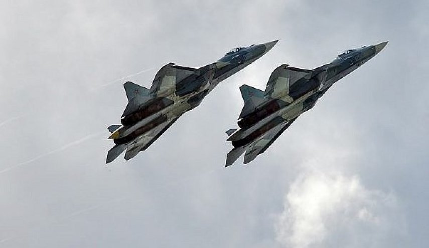 بالصور.. لحظة استهداف الطيران الروسي معسكر ارهابيي 'فيلق الشام'