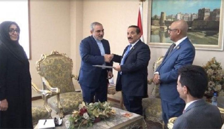 وزير الخارجية اليمني يتسلم نسخة من أوراق اعتماد سفير إيران