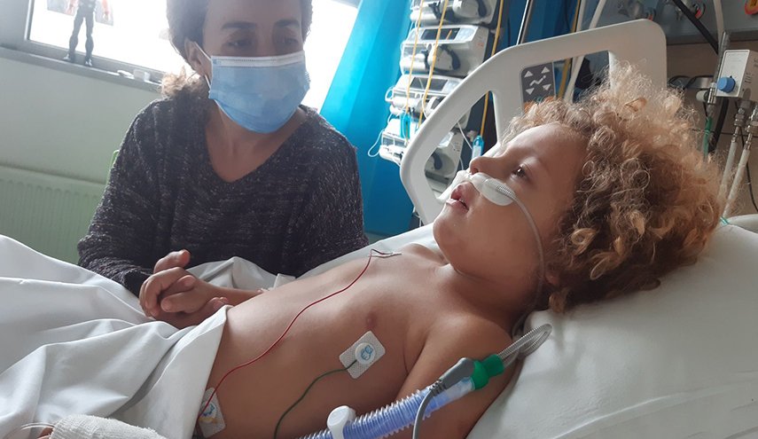 عارض جديد لكورونا.. طفل يدخل في غيبوبة بعد اصابته بالفيروس!