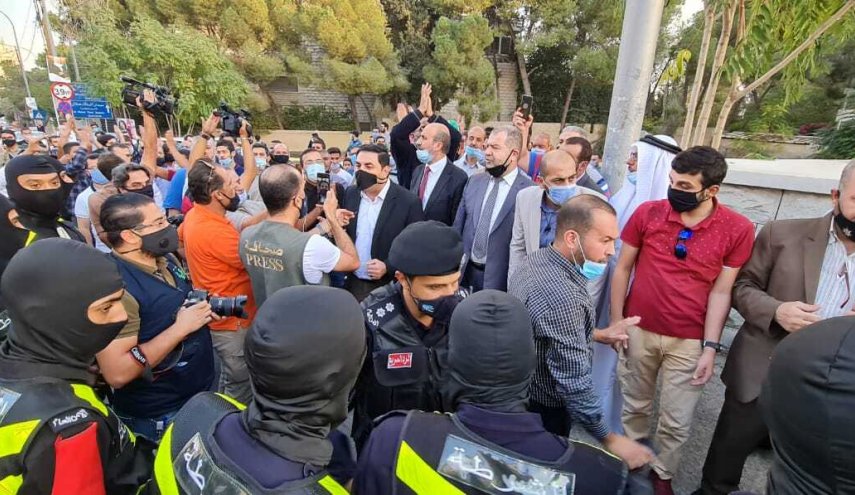 تظاهرات مردم اردن در مقابل سفارت فرانسه