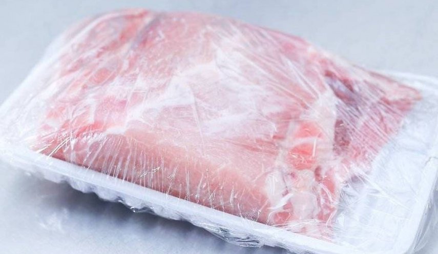 إليكم طريقة مذهلة لإذابة الجليد عن اللحم المجمد بدون أن يتلف 