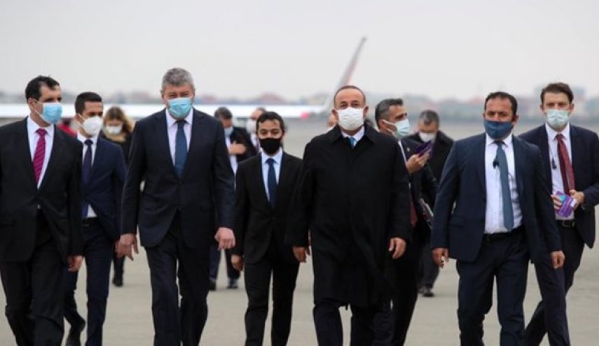 وزیر خارجه ترکیه برای رایزنی درباره قره‌باغ، وارد باکو شد