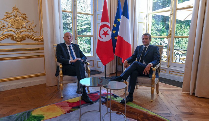 الرئيس التونسي يناقش حادثة الطعن مع نظيره الفرنسي