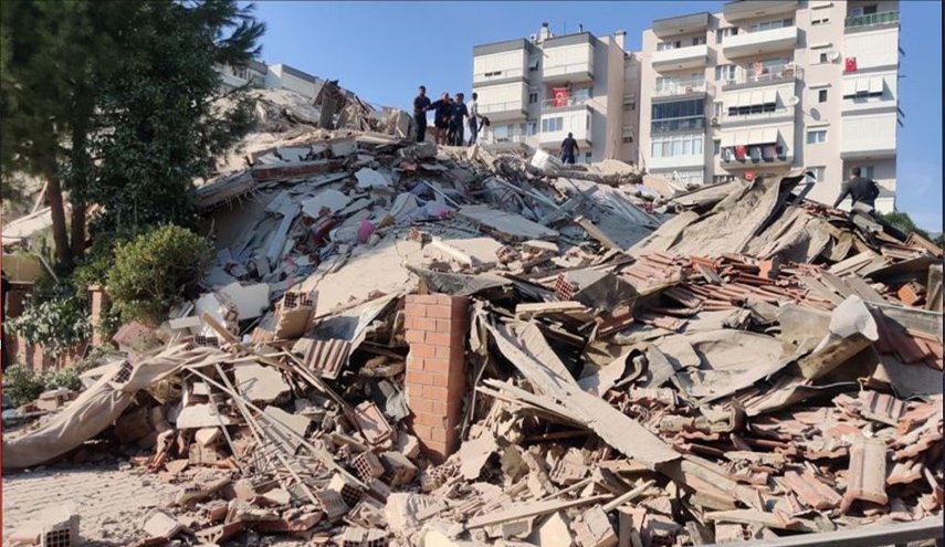 ارتفاع عدد ضحايا زلزال إزمير التركية إلى 81 قتيلا