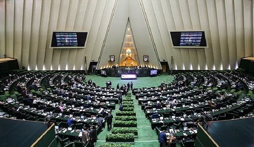 برلمان ايران يلزم الحكومة بانتاج وتخزين 120 كلغ يورانيوم مخصب