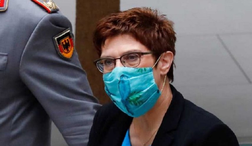 وزيرة الدفاع الألمانية تخضع للحجر الصحي 